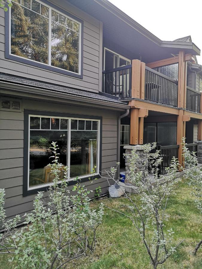 Rocky Mountain Getaway Apartment แคนมอร์ ภายนอก รูปภาพ
