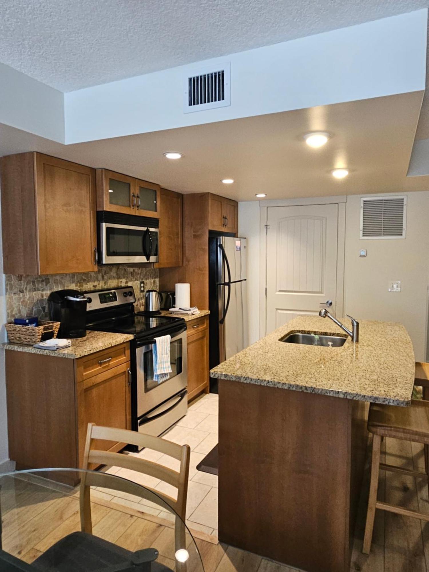 Rocky Mountain Getaway Apartment แคนมอร์ ภายนอก รูปภาพ
