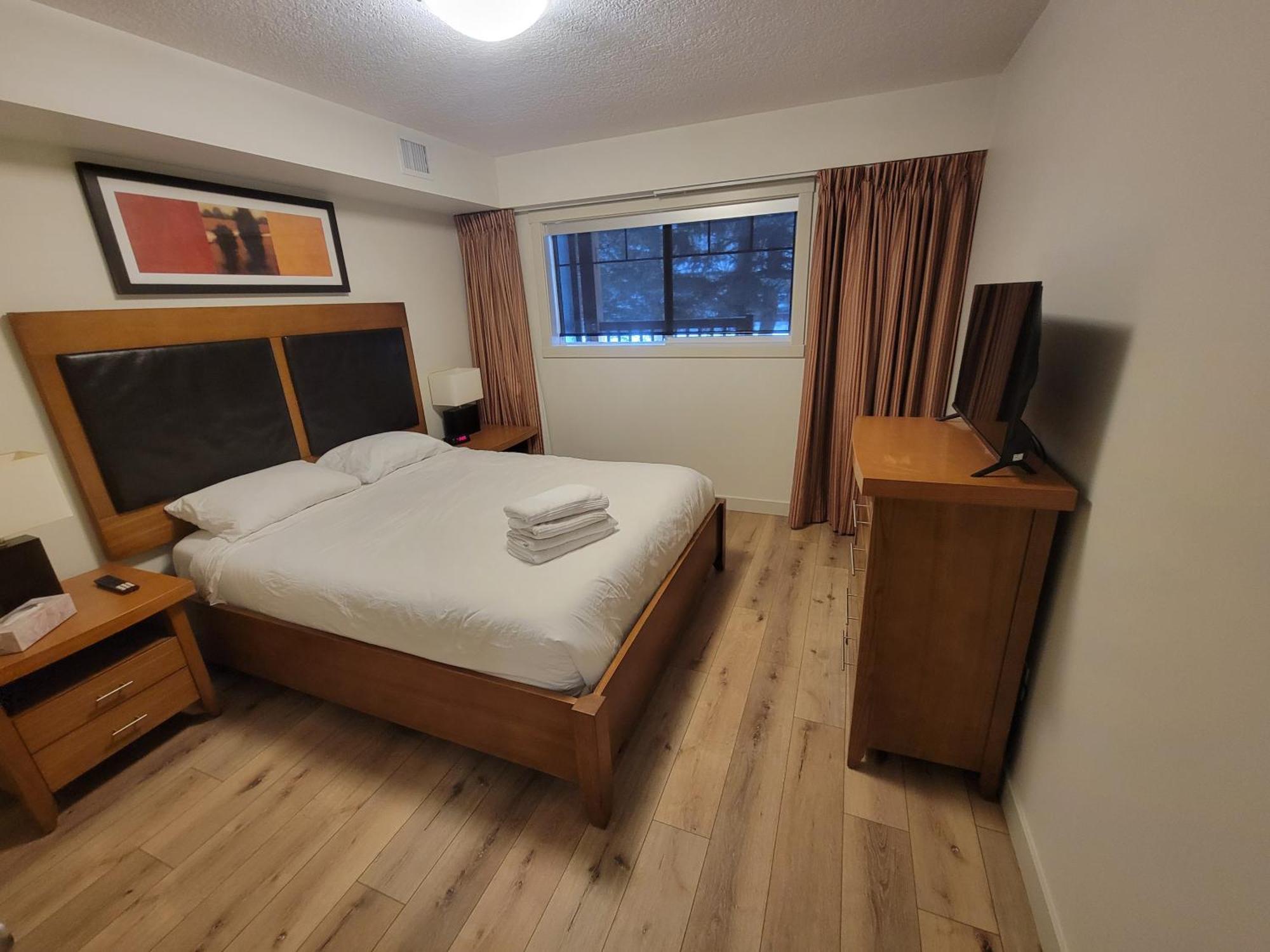 Rocky Mountain Getaway Apartment แคนมอร์ ภายนอก รูปภาพ