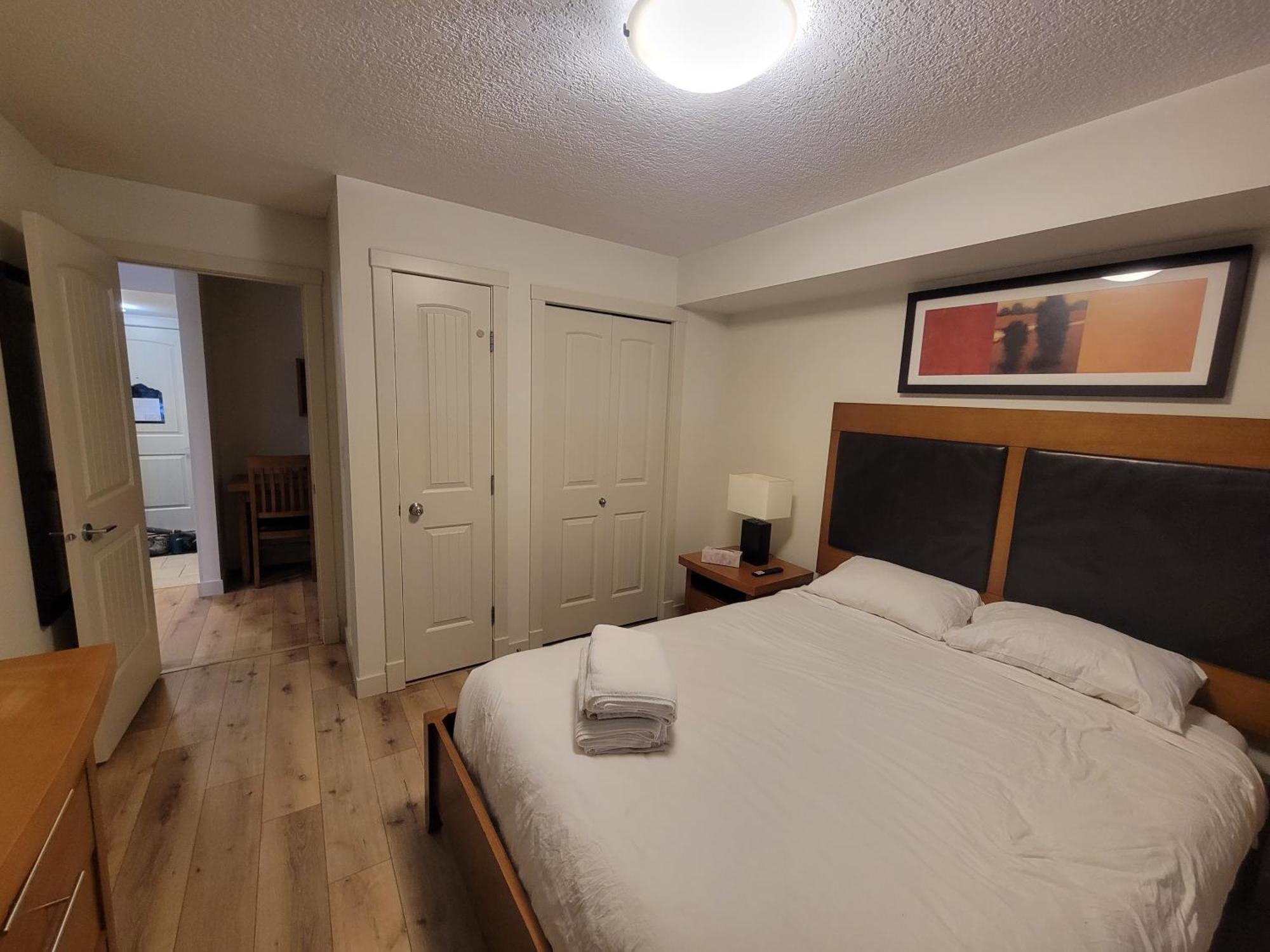 Rocky Mountain Getaway Apartment แคนมอร์ ภายนอก รูปภาพ