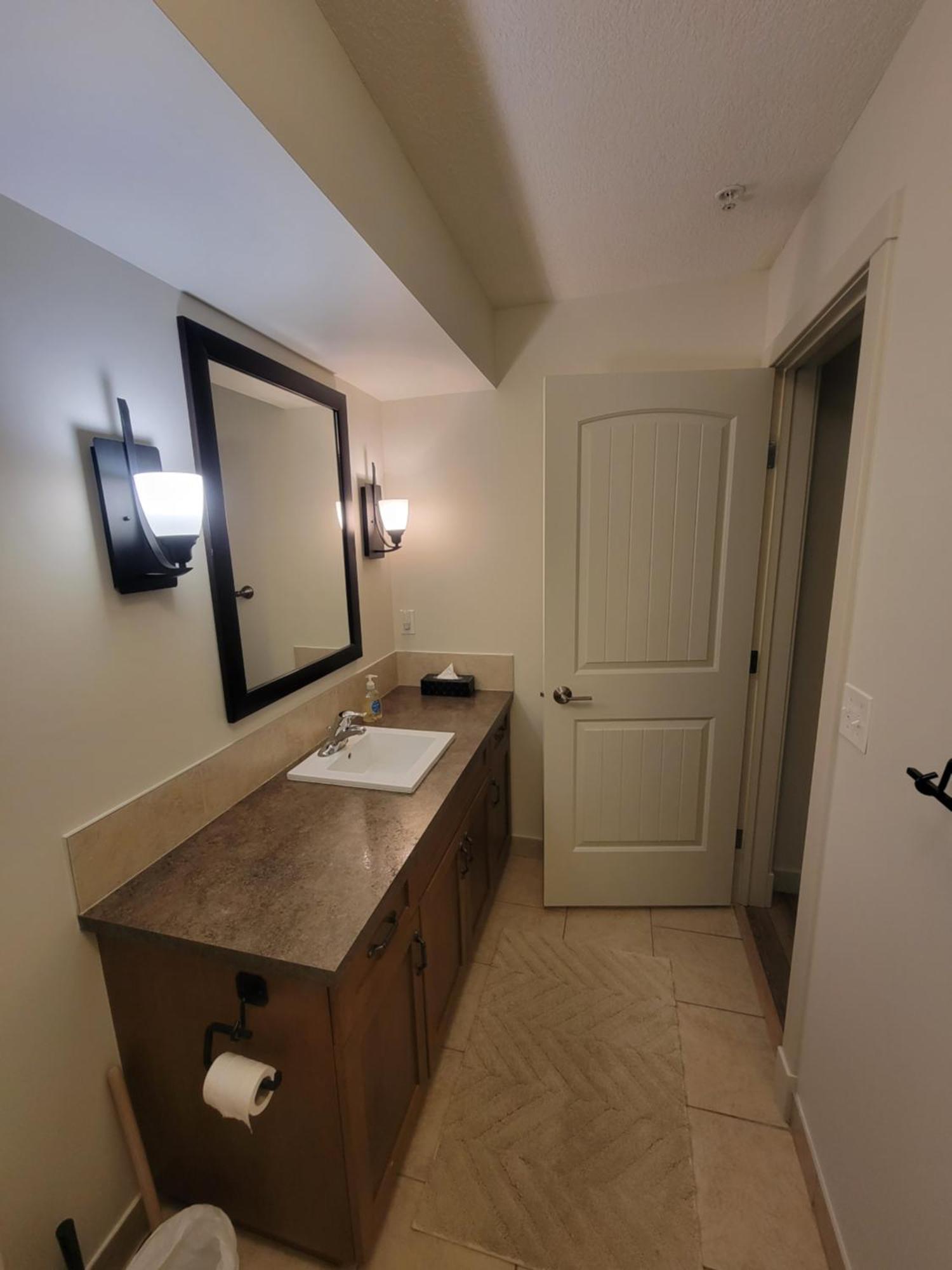 Rocky Mountain Getaway Apartment แคนมอร์ ภายนอก รูปภาพ