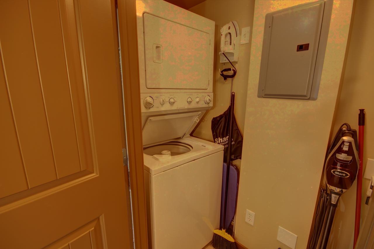 Rocky Mountain Getaway Apartment แคนมอร์ ภายนอก รูปภาพ